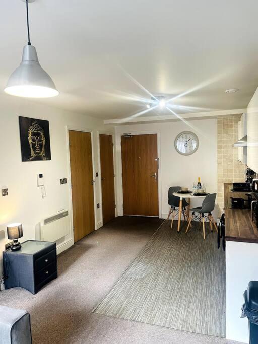 #215 1 Bed Serviced Apartment Derby Extérieur photo